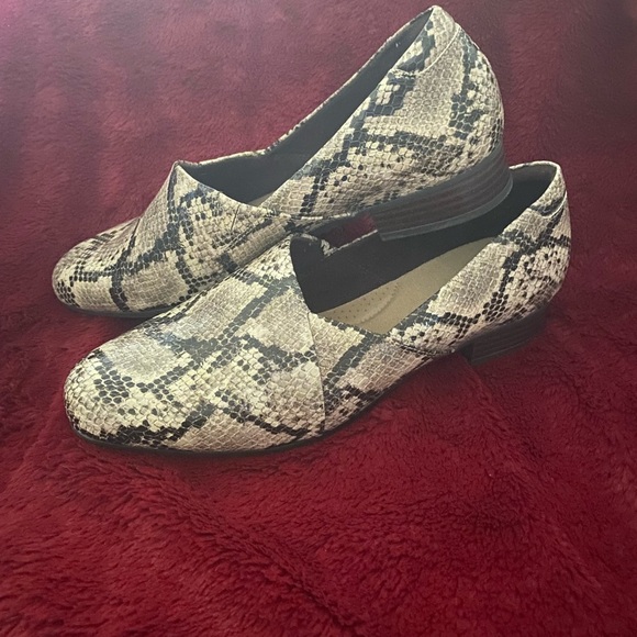 Clarks Women's Snakeskin Loafers - Black and Cream - Picture 2 of 7